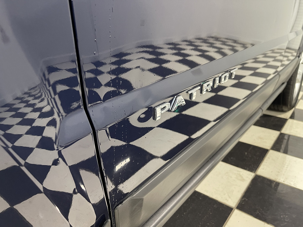 2016 Jeep PATRIOT LATITUDE Located at Dave's GreenLight Auto Sales slide-image