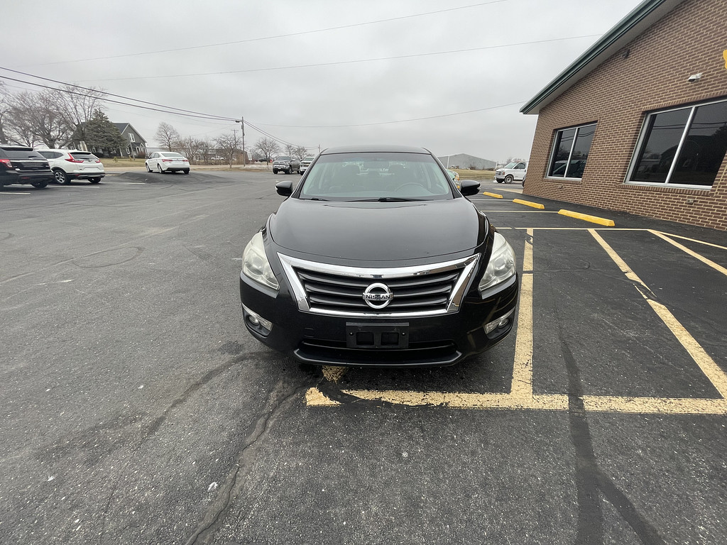 2014 Nissan Altima 25 25 S 2 Located at Dave's GreenLight Auto Sales slide-image