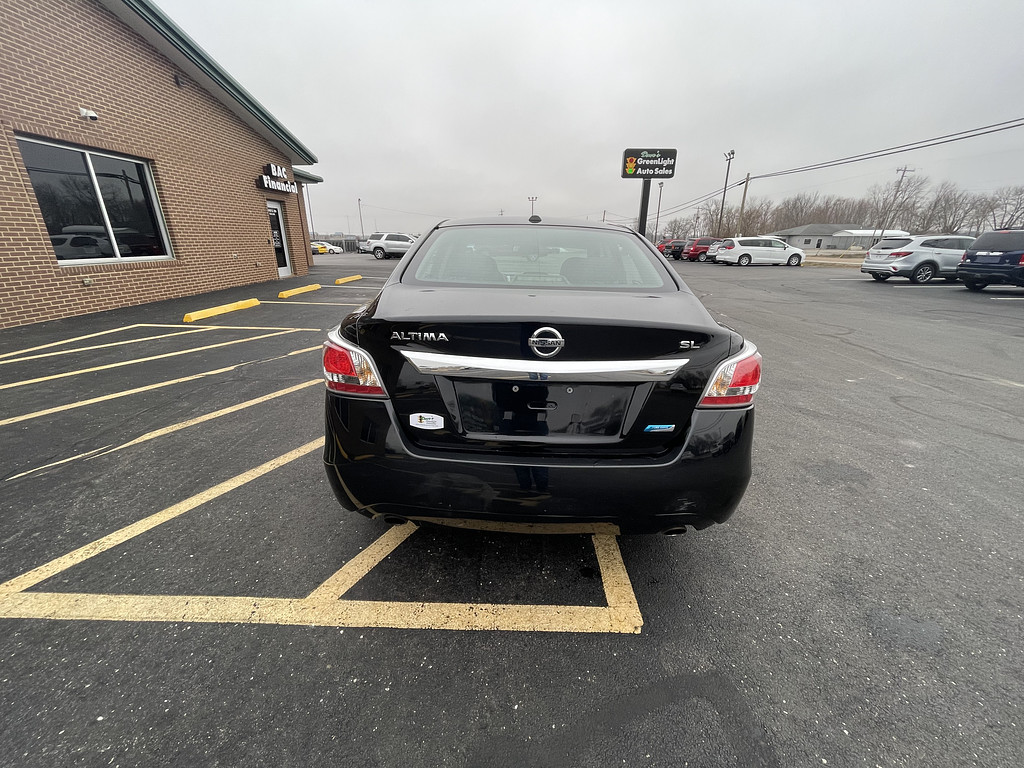 2014 Nissan Altima 25 25 S 2 Located at Dave's GreenLight Auto Sales slide-image