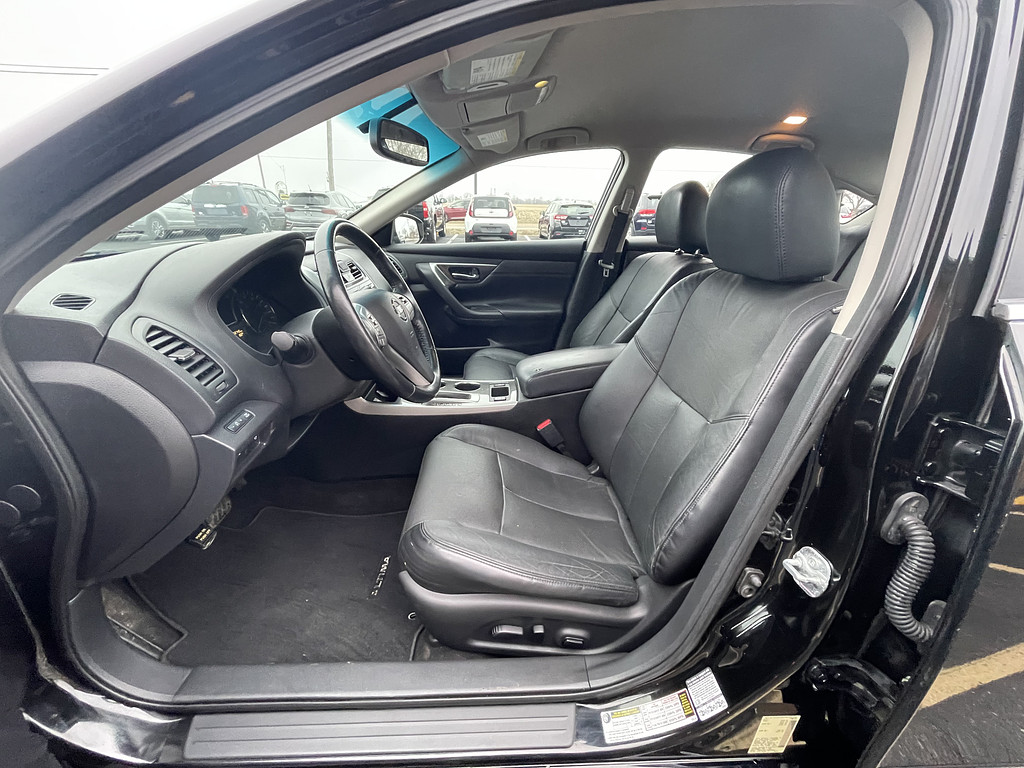 2014 Nissan Altima 25 25 S 2 Located at Dave's GreenLight Auto Sales slide-image