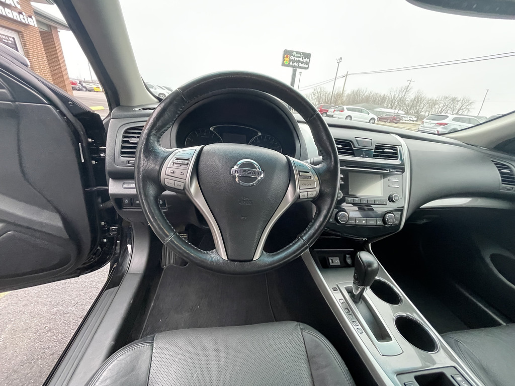 2014 Nissan Altima 25 25 S 2 Located at Dave's GreenLight Auto Sales light-box-slides