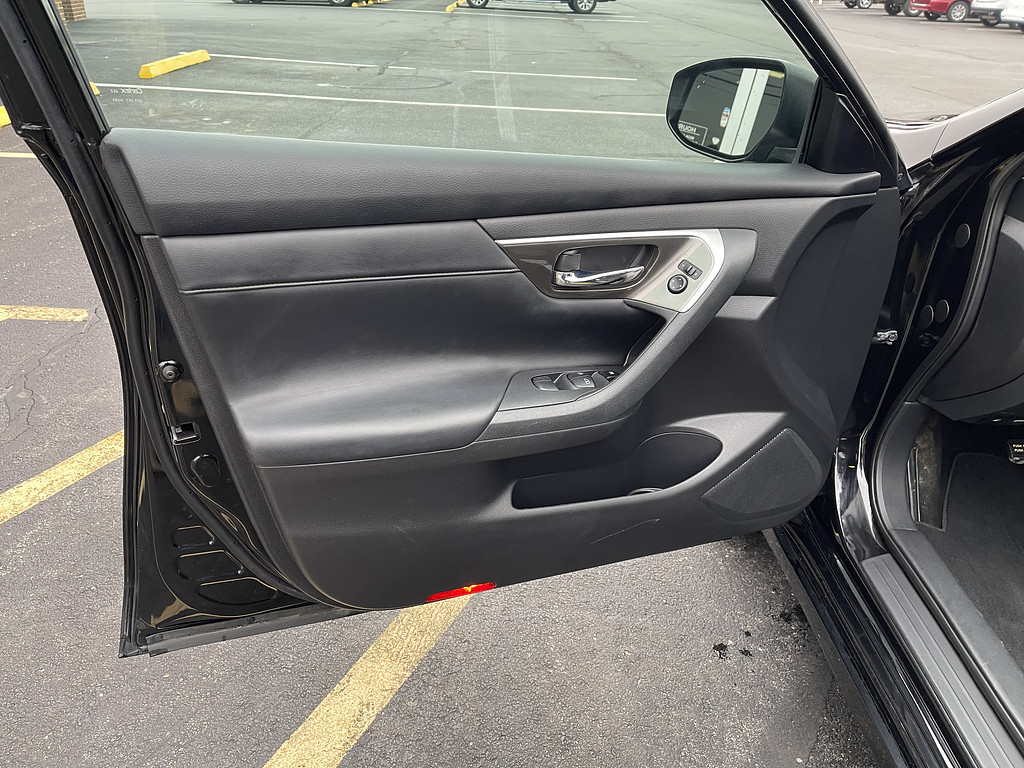 2014 Nissan Altima 25 25 S 2 Located at Dave's GreenLight Auto Sales slide-image