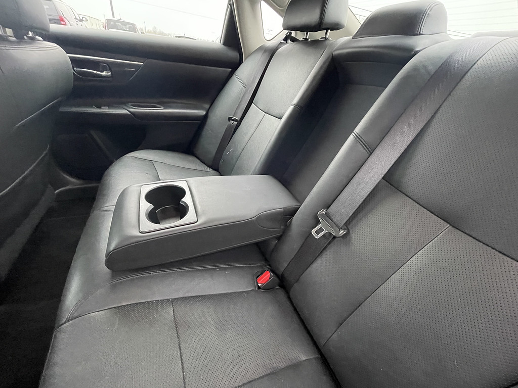 2014 Nissan Altima 25 25 S 2 Located at Dave's GreenLight Auto Sales slide-image