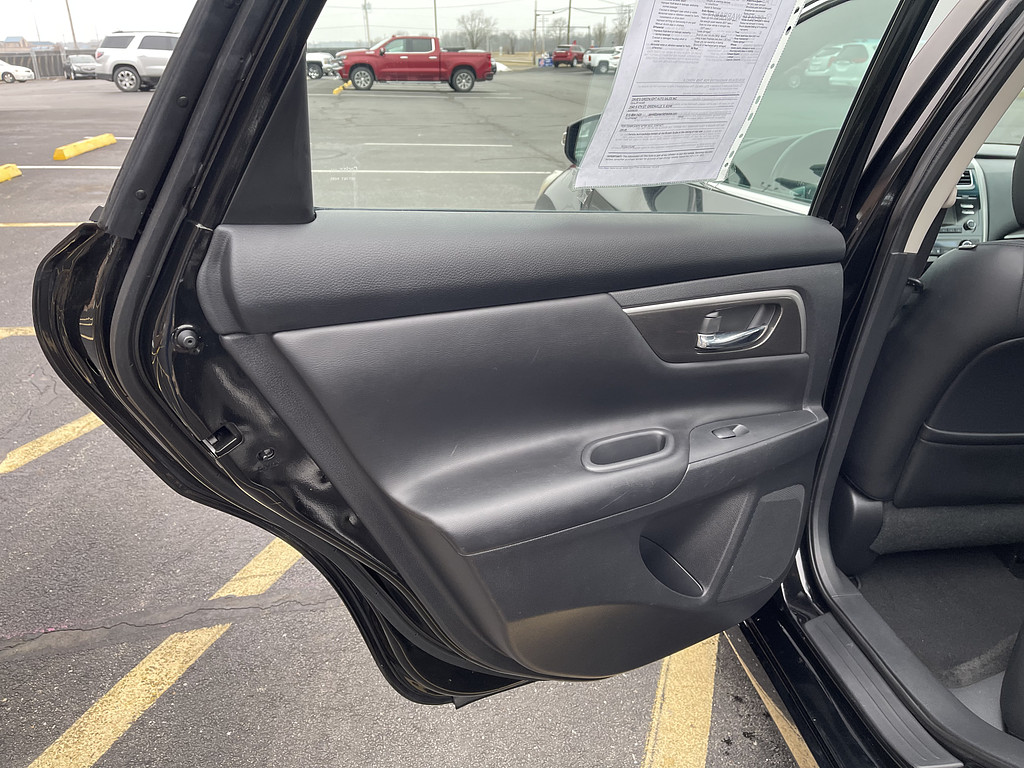 2014 Nissan Altima 25 25 S 2 Located at Dave's GreenLight Auto Sales slide-image