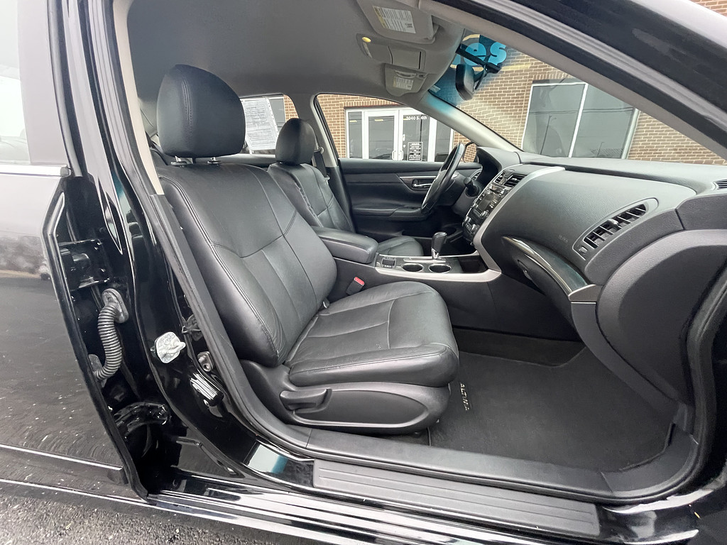 2014 Nissan Altima 25 25 S 2 Located at Dave's GreenLight Auto Sales slide-image