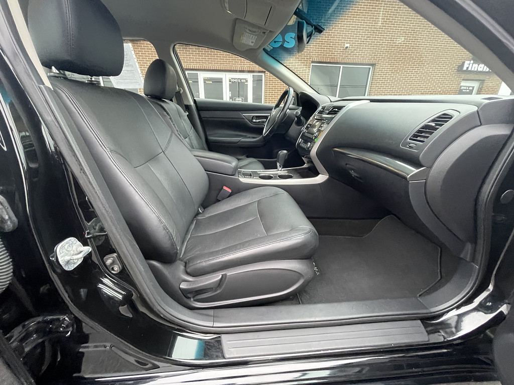 2014 Nissan Altima 25 25 S 2 Located at Dave's GreenLight Auto Sales light-box-slides