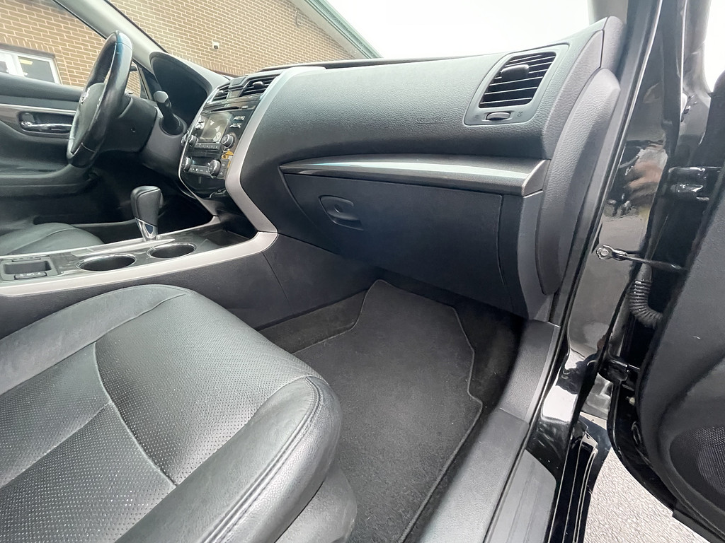 2014 Nissan Altima 25 25 S 2 Located at Dave's GreenLight Auto Sales light-box-slides