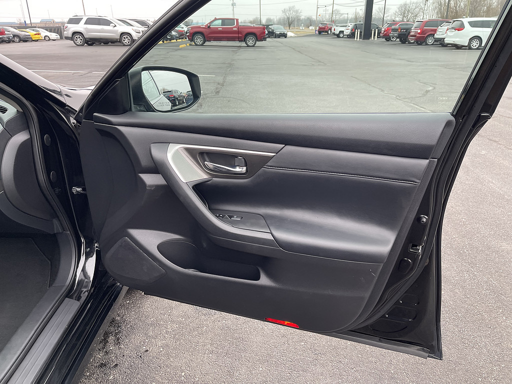 2014 Nissan Altima 25 25 S 2 Located at Dave's GreenLight Auto Sales slide-image