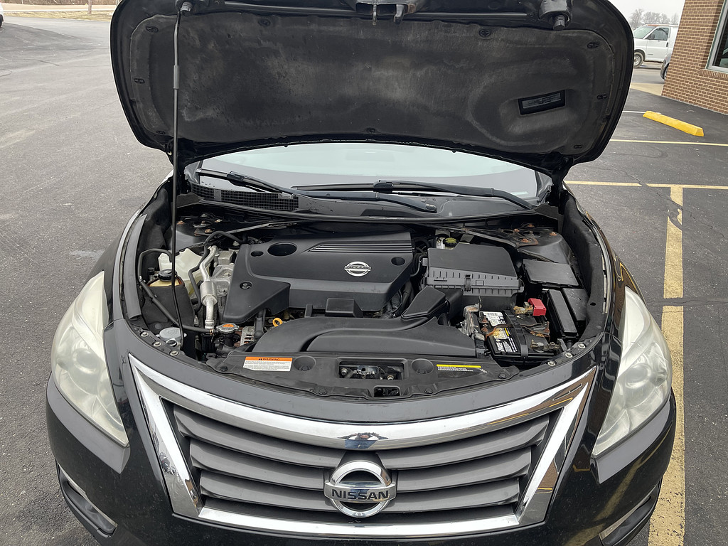 2014 Nissan Altima 25 25 S 2 Located at Dave's GreenLight Auto Sales slide-image