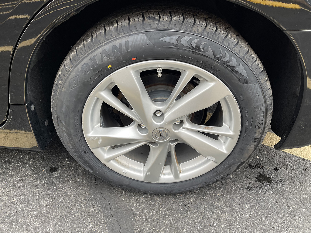 2014 Nissan Altima 25 25 S 2 Located at Dave's GreenLight Auto Sales light-box-slides