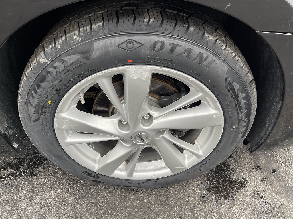 2014 Nissan Altima 25 25 S 2 Located at Dave's GreenLight Auto Sales light-box-slides