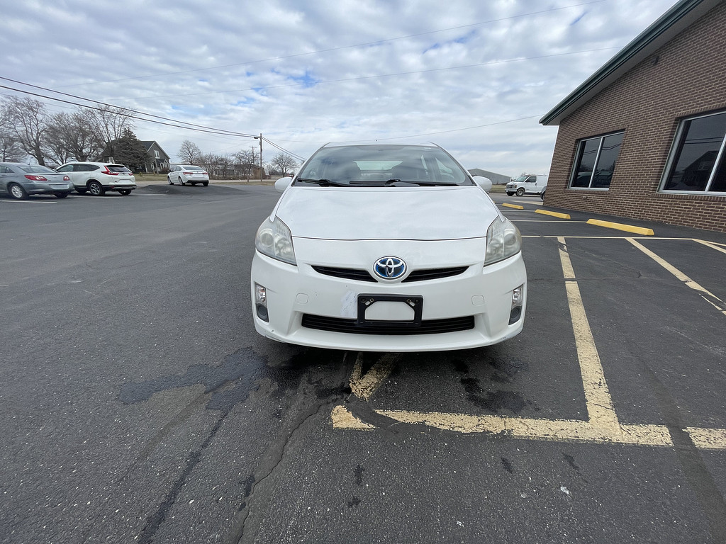 2010 Toyota Prius ONE TWO THRE Located at Dave's GreenLight Auto Sales slide-image