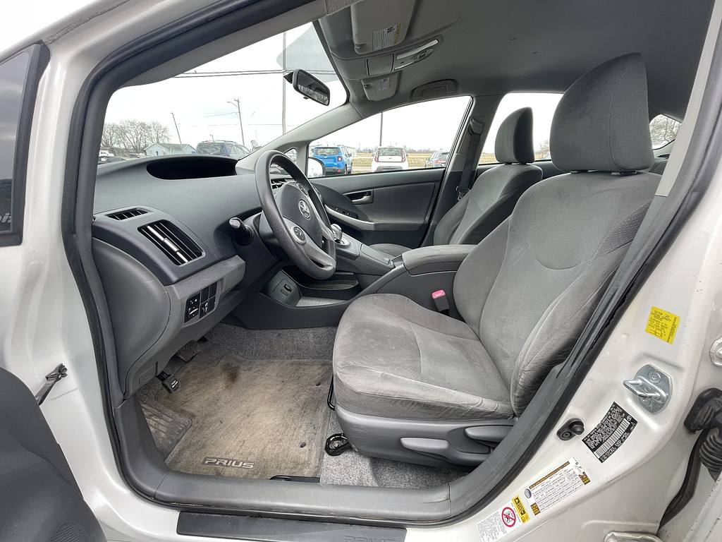 2010 Toyota Prius ONE TWO THRE Located at Dave's GreenLight Auto Sales slide-image