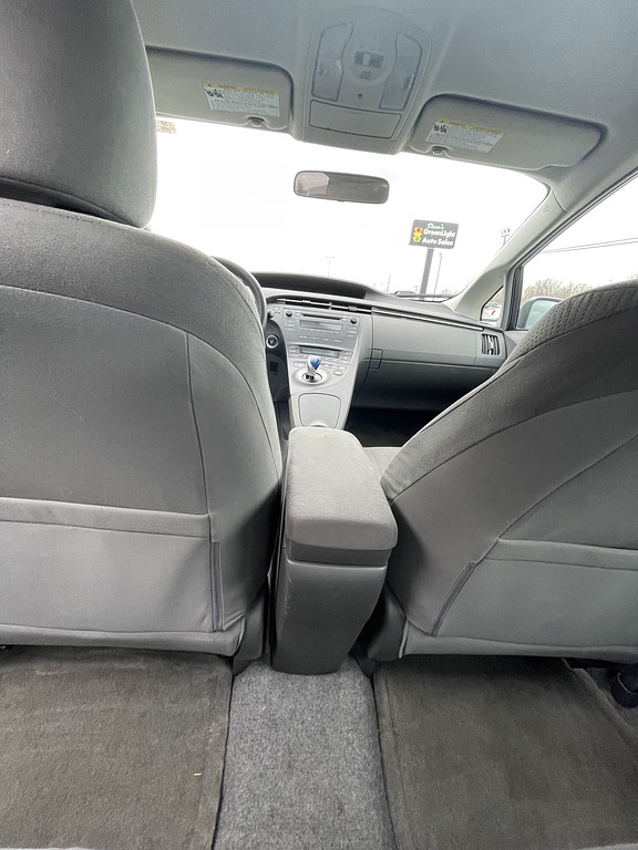 2010 Toyota Prius ONE TWO THRE Located at Dave's GreenLight Auto Sales light-box-slides