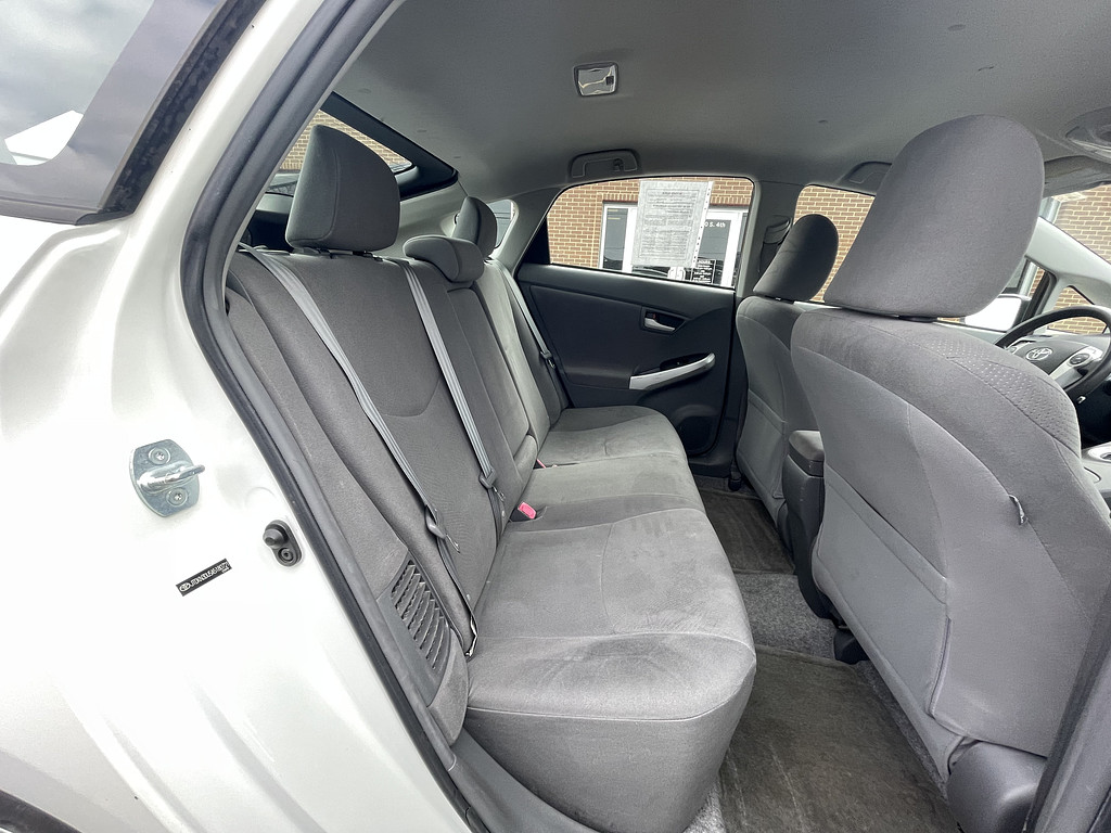 2010 Toyota Prius ONE TWO THRE Located at Dave's GreenLight Auto Sales slide-image