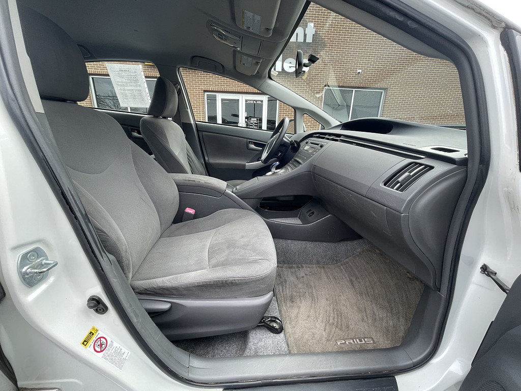 2010 Toyota Prius ONE TWO THRE Located at Dave's GreenLight Auto Sales light-box-slides