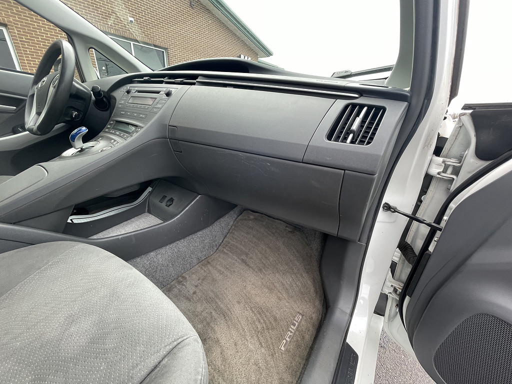 2010 Toyota Prius ONE TWO THRE Located at Dave's GreenLight Auto Sales light-box-slides