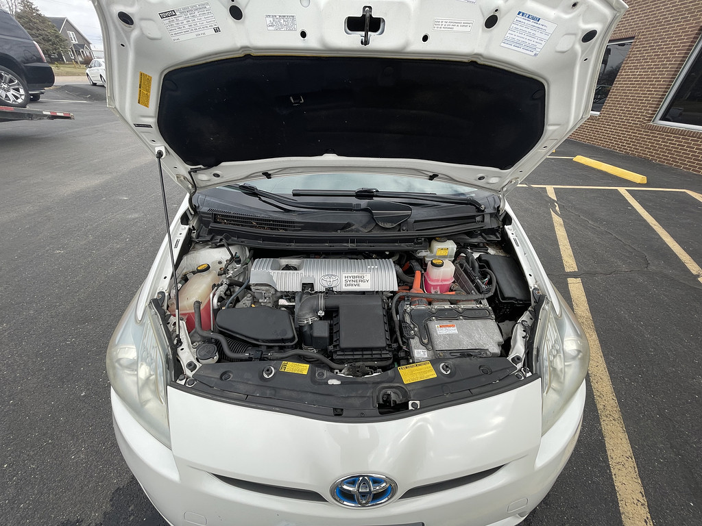 2010 Toyota Prius ONE TWO THRE Located at Dave's GreenLight Auto Sales light-box-slides