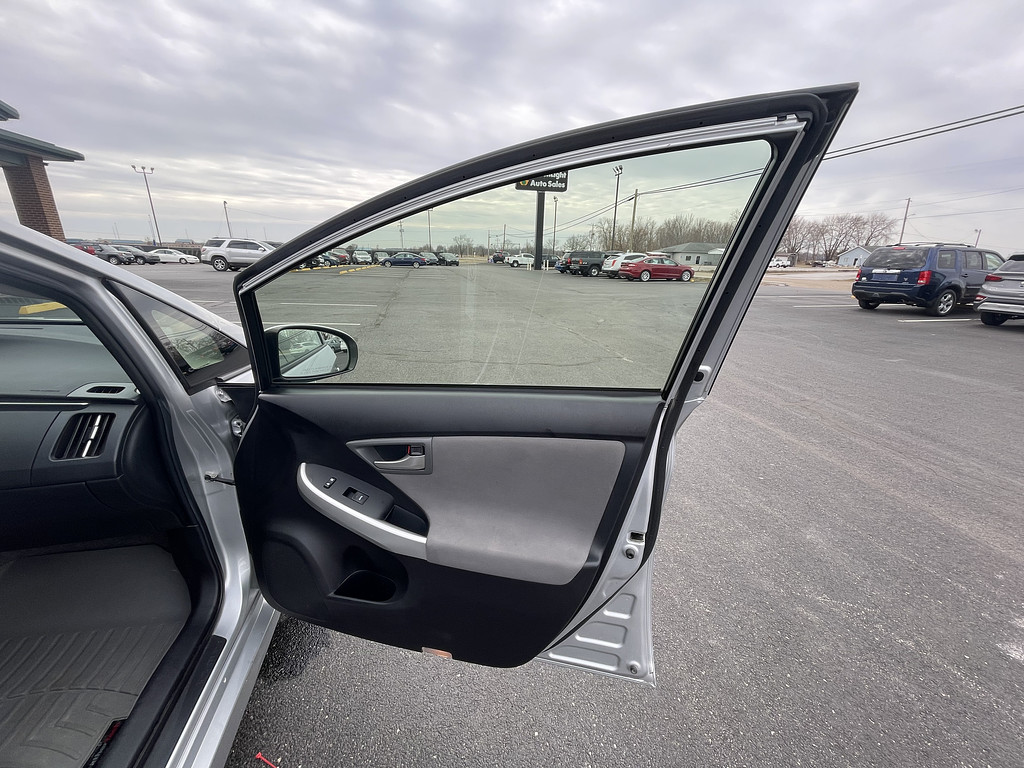 2015 Toyota Prius TWO THREE FO Located at Dave's GreenLight Auto Sales slide-image