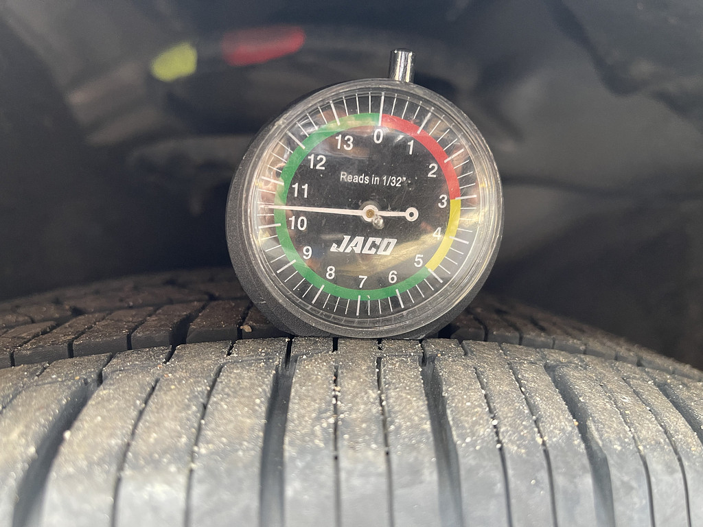 2015 Toyota Prius TWO THREE FO Located at Dave's GreenLight Auto Sales slide-image