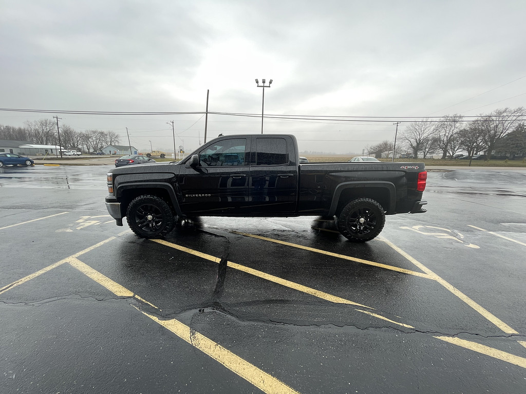 2014 Chevrolet Silverado LT Located at Dave's GreenLight Auto Sales slide-image