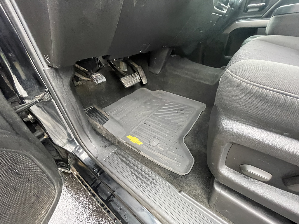 2014 Chevrolet Silverado LT Located at Dave's GreenLight Auto Sales light-box-slides