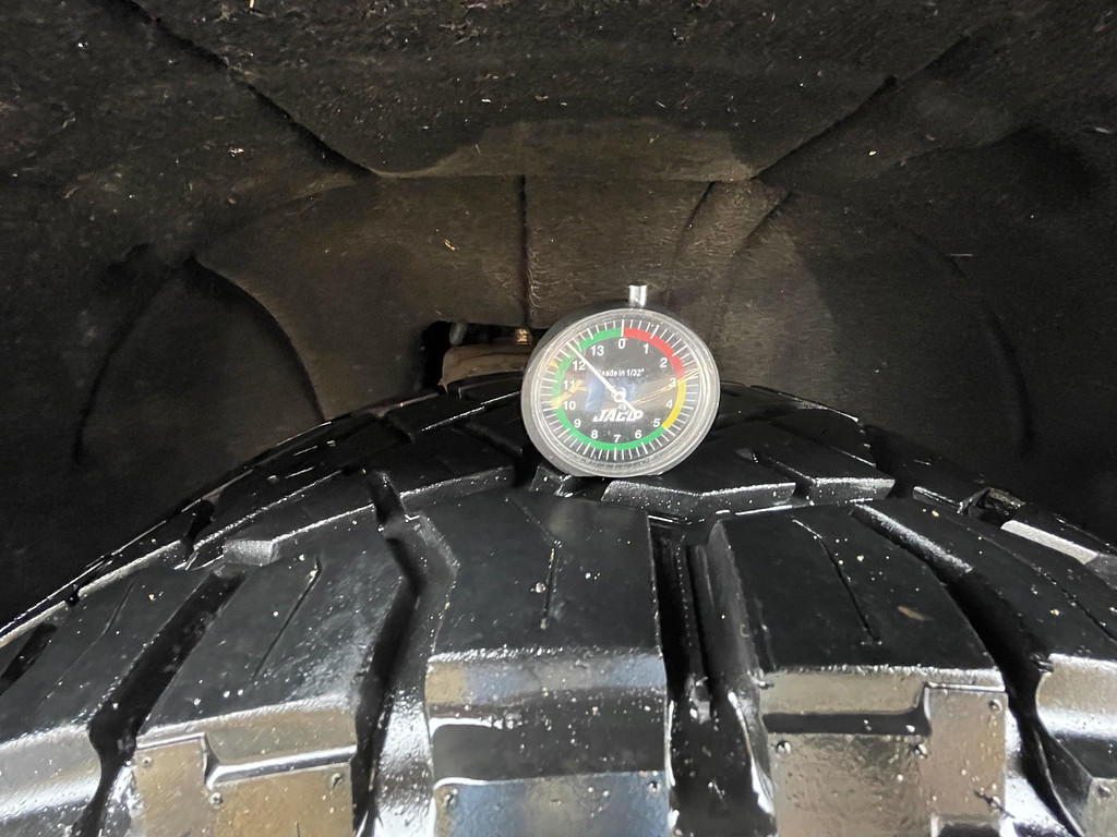 2014 Chevrolet Silverado LT Located at Dave's GreenLight Auto Sales slide-image