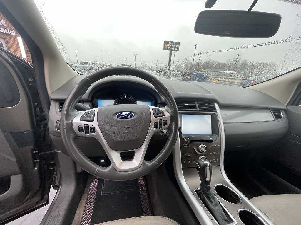 2012 Ford EDGE Located at Dave's GreenLight Auto Sales slide-image