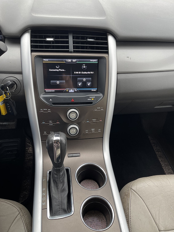 2012 Ford EDGE Located at Dave's GreenLight Auto Sales slide-image