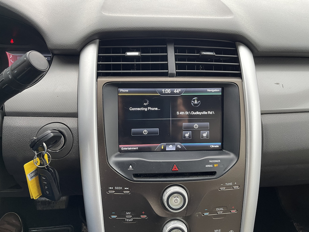 2012 Ford EDGE Located at Dave's GreenLight Auto Sales light-box-slides