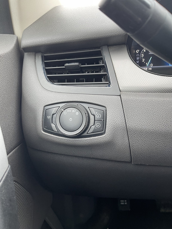 2012 Ford EDGE Located at Dave's GreenLight Auto Sales slide-image