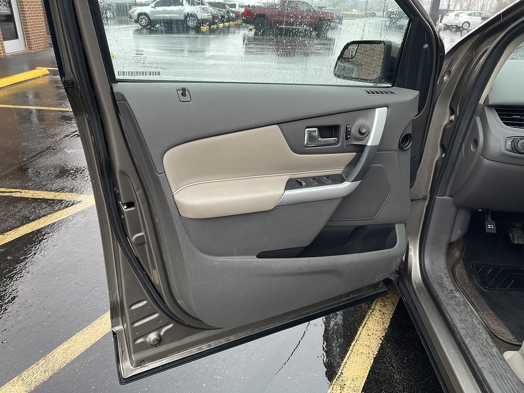 2012 Ford EDGE Located at Dave's GreenLight Auto Sales light-box-slides