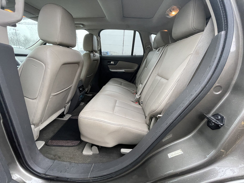 2012 Ford EDGE Located at Dave's GreenLight Auto Sales slide-image