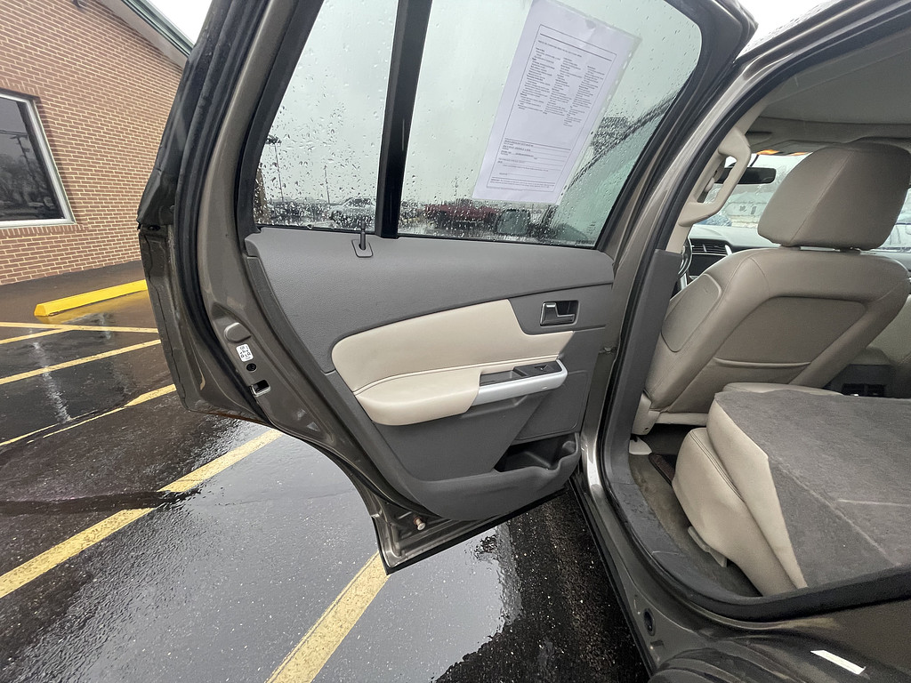 2012 Ford EDGE Located at Dave's GreenLight Auto Sales slide-image