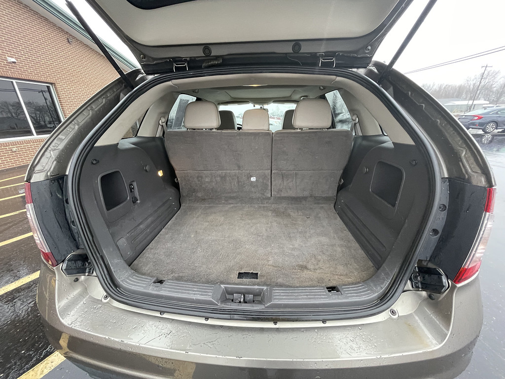 2012 Ford EDGE Located at Dave's GreenLight Auto Sales slide-image