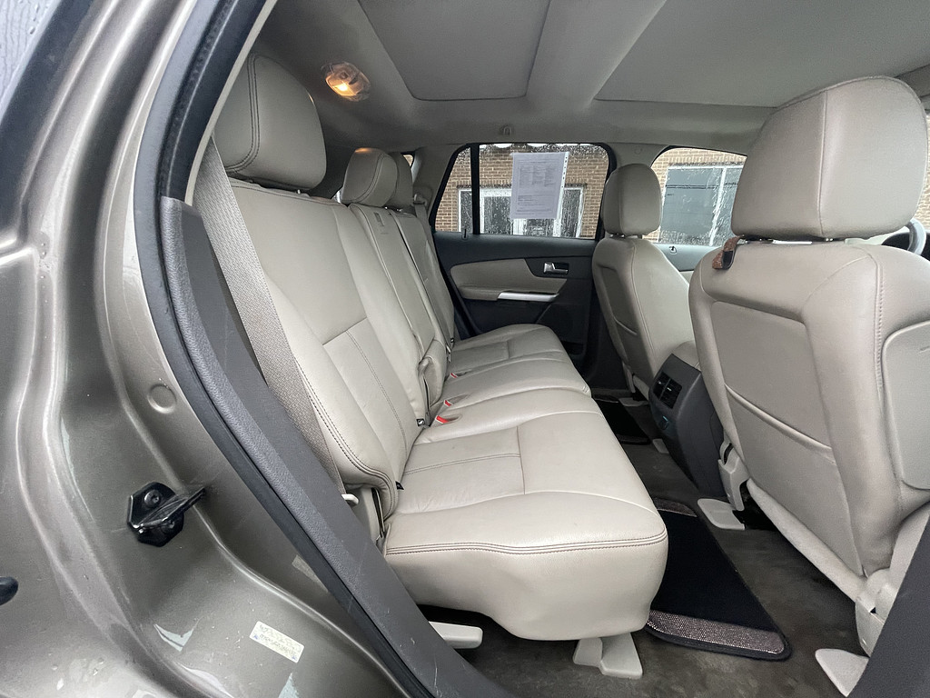 2012 Ford EDGE Located at Dave's GreenLight Auto Sales slide-image