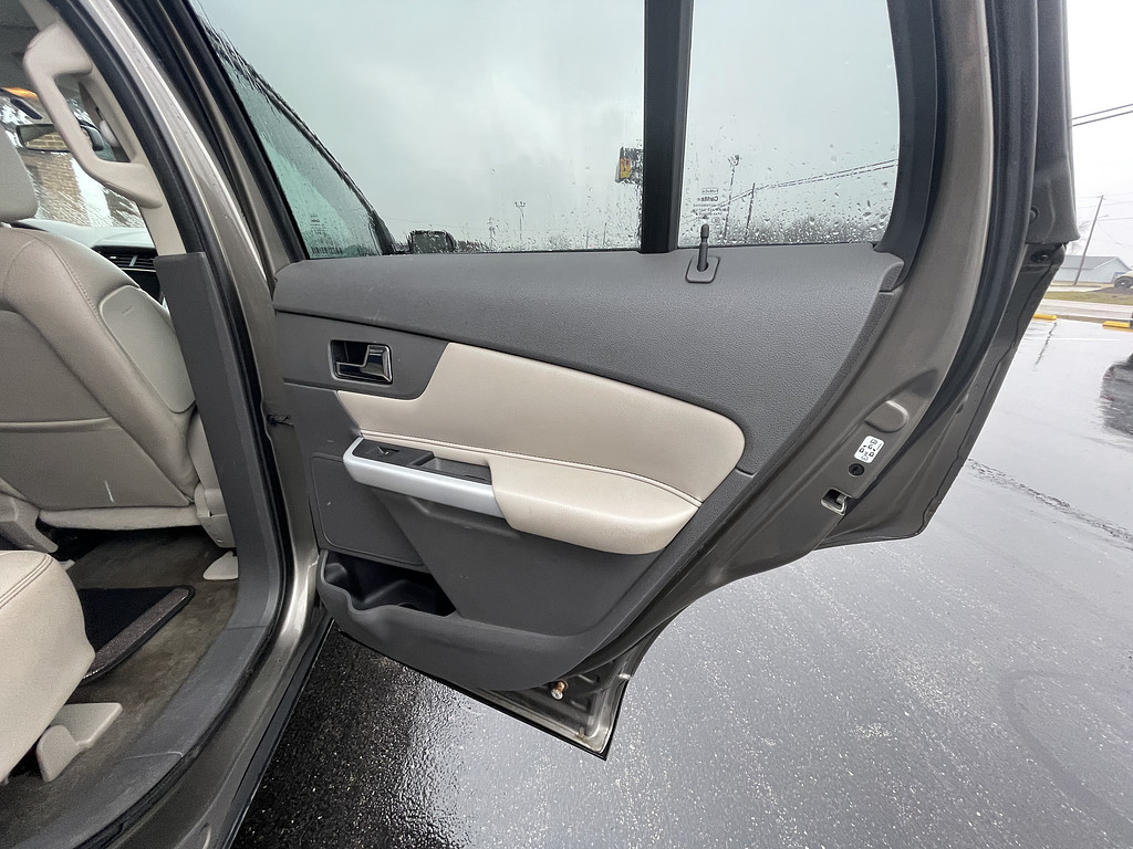 2012 Ford EDGE Located at Dave's GreenLight Auto Sales slide-image