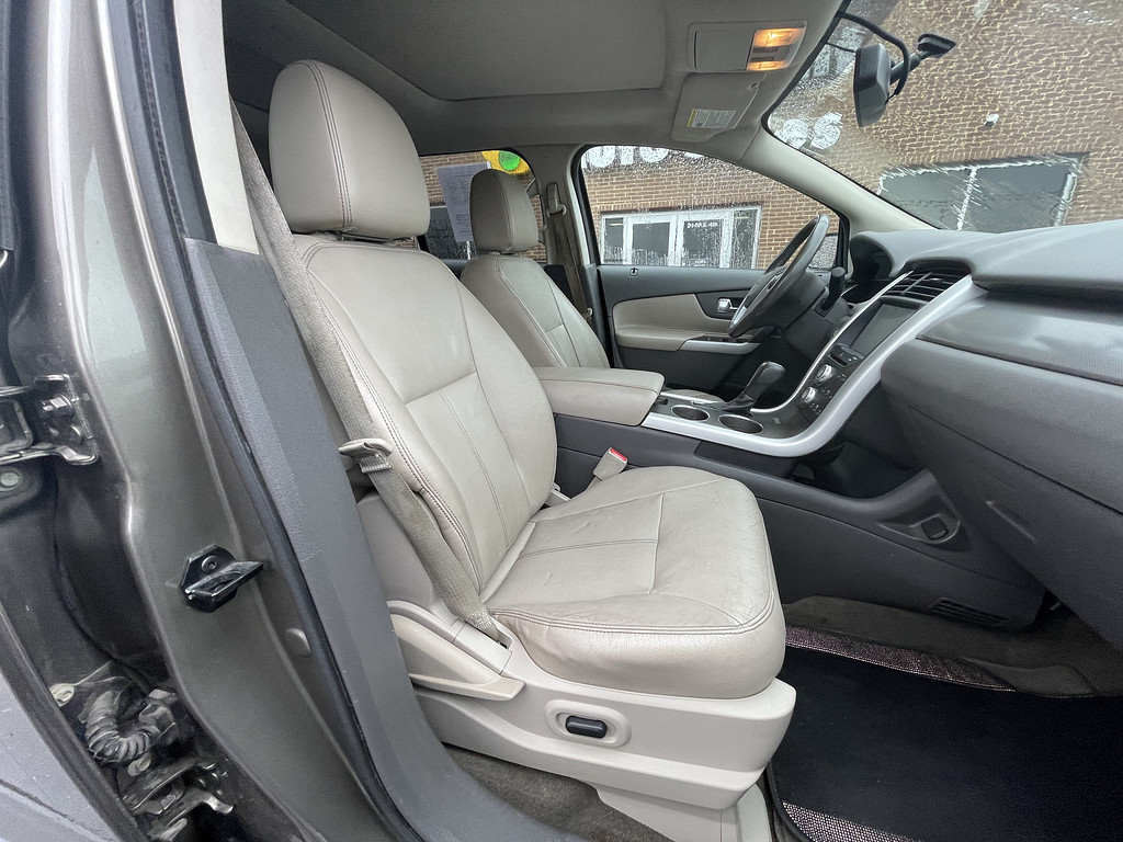 2012 Ford EDGE Located at Dave's GreenLight Auto Sales light-box-slides