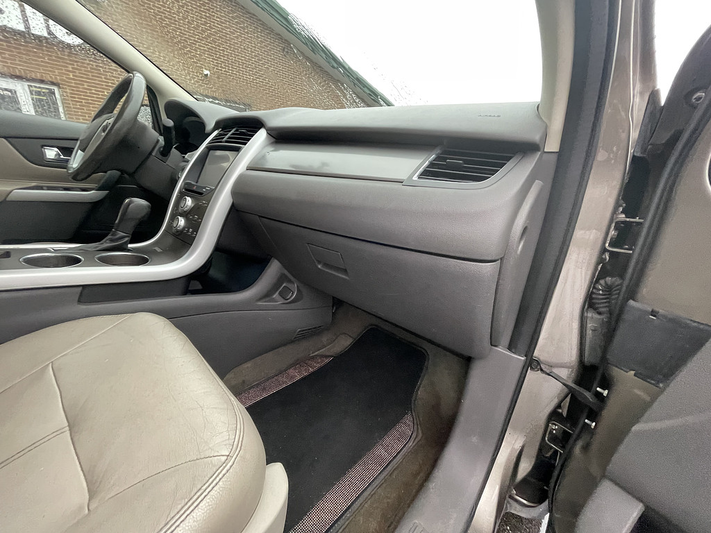 2012 Ford EDGE Located at Dave's GreenLight Auto Sales light-box-slides