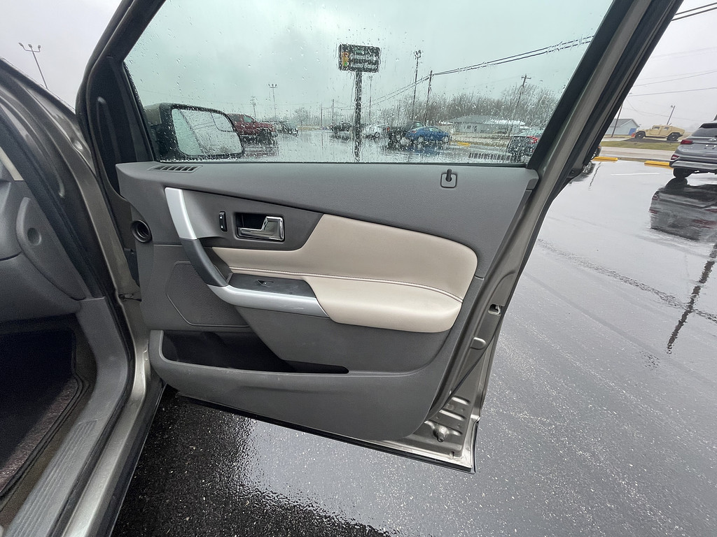 2012 Ford EDGE Located at Dave's GreenLight Auto Sales slide-image