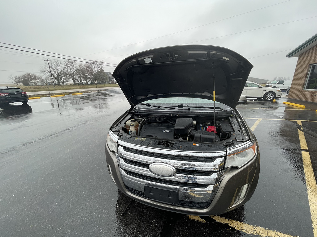 2012 Ford EDGE Located at Dave's GreenLight Auto Sales slide-image