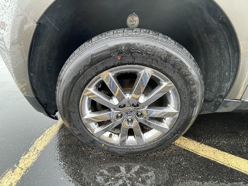 2012 Ford EDGE Located at Dave's GreenLight Auto Sales slide-image