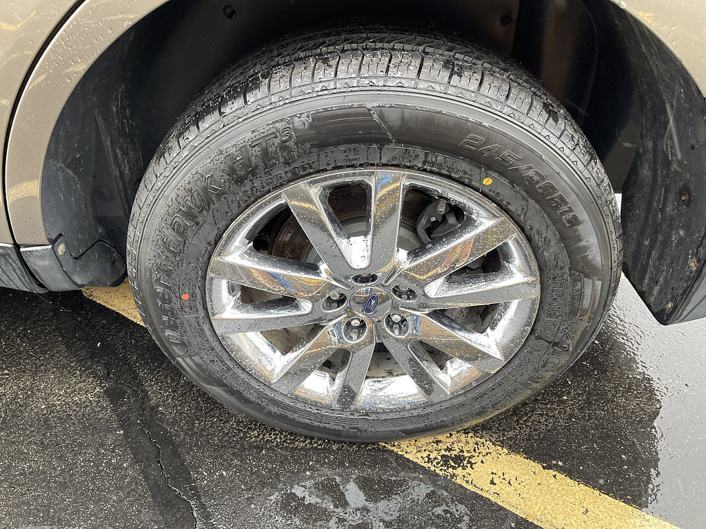 2012 Ford EDGE Located at Dave's GreenLight Auto Sales slide-image