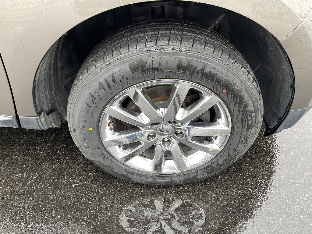 2012 Ford EDGE Located at Dave's GreenLight Auto Sales slide-image