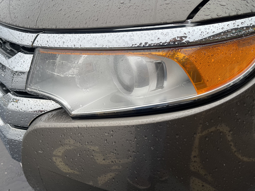 2012 Ford EDGE Located at Dave's GreenLight Auto Sales slide-image