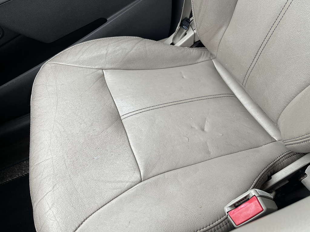 2012 Ford EDGE Located at Dave's GreenLight Auto Sales slide-image