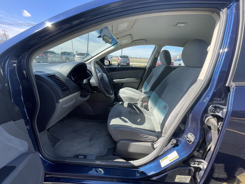 2009 Nissan SENTRA Located at Dave's GreenLight Auto Sales light-box-slides