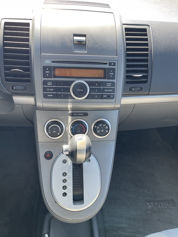 2009 Nissan SENTRA Located at Dave's GreenLight Auto Sales light-box-slides