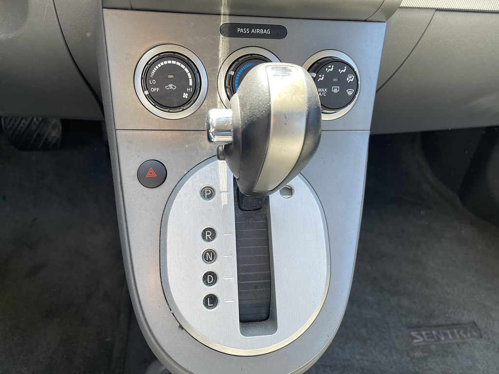 2009 Nissan SENTRA Located at Dave's GreenLight Auto Sales light-box-slides