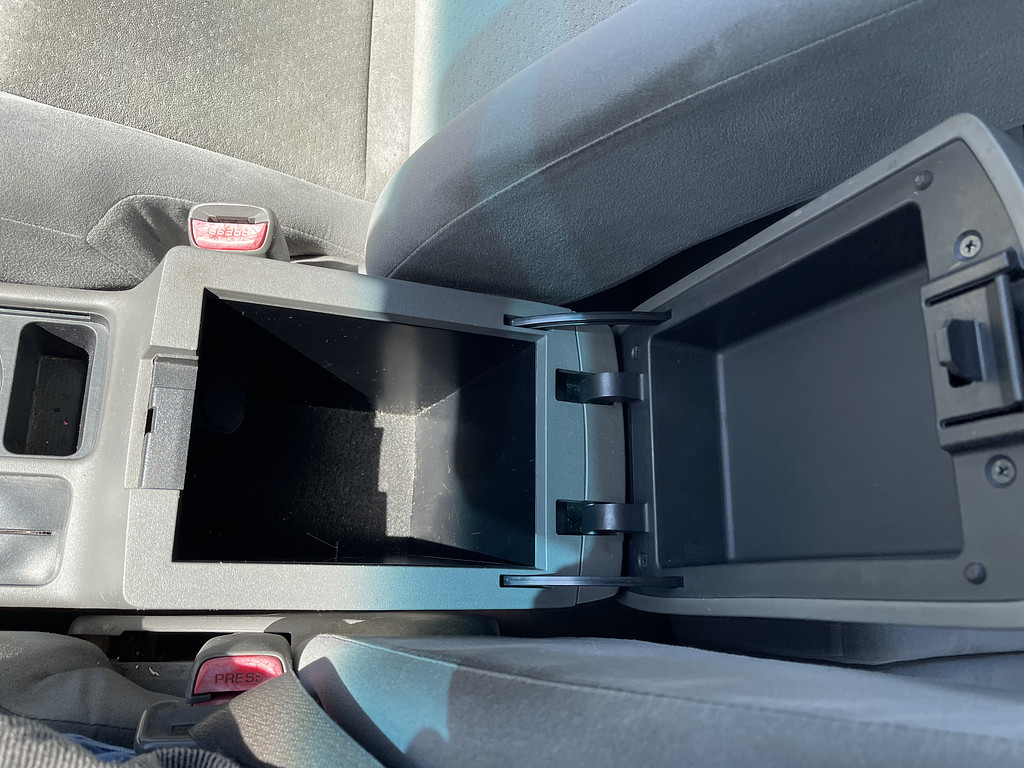 2009 Nissan SENTRA Located at Dave's GreenLight Auto Sales light-box-slides